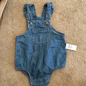Baby girl. Gap denim romper. NWT. Size 6-12 months.